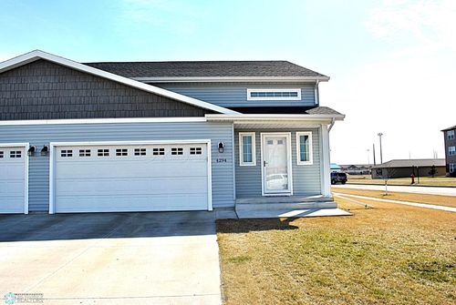 4294 Auburn Ave, Fargo, ND, 58104-8428 | Card Image