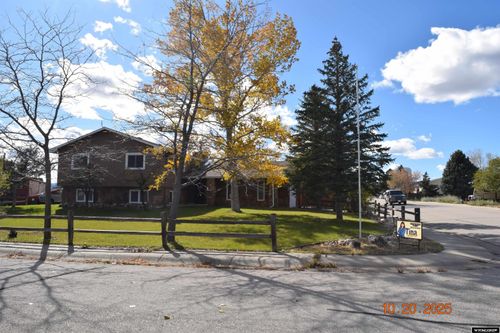632 Arapahoe Trl, Glenrock, WY, 82637-5063 | Card Image