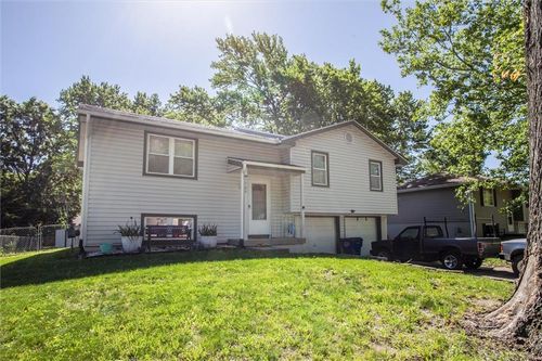 1705 Se High Dr, Oak Grove, MO, 64075-9413 | Card Image
