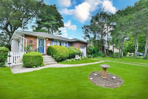 20 Devine Ave, Syosset, NY, 11791-3721 | Card Image