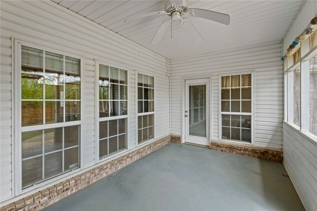 Enclosed patio | Image 32