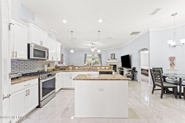 1383 King Rail Ln, House other with 4 bedrooms, 2 bathrooms and null parking in MIDDLEBURG FL | Image 6