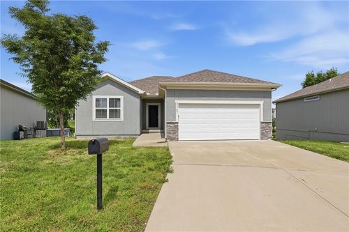 21709 N Ridge Court, Peculiar, MO, 64078 | Card Image