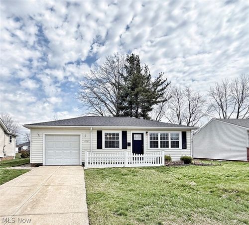 1739 Ridgeview Dr, Wickliffe, OH, 44092-1538 | Card Image
