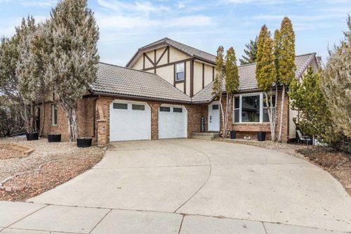 8 Ross View Bay Se, Medicine Hat, AB, T1B3H9 | Card Image