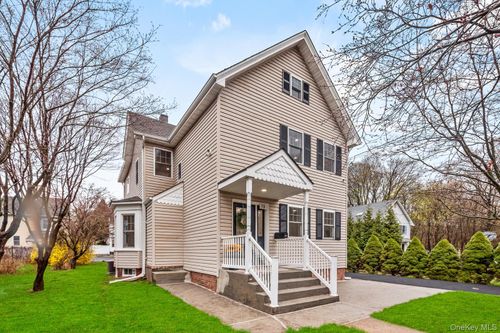 78 E Maltbie Ave, Suffern, NY, 10901-6008 | Card Image