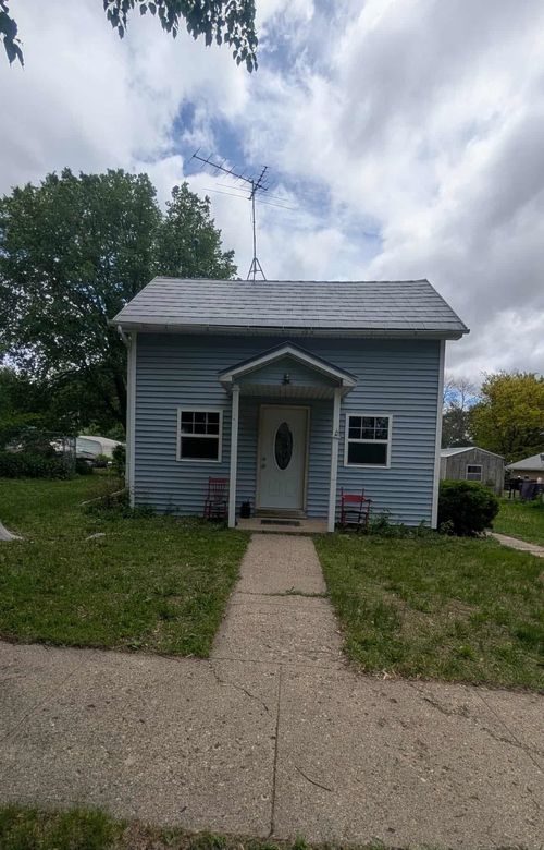 106 Pine St, Peterson, IA, 51047-7704 | Card Image