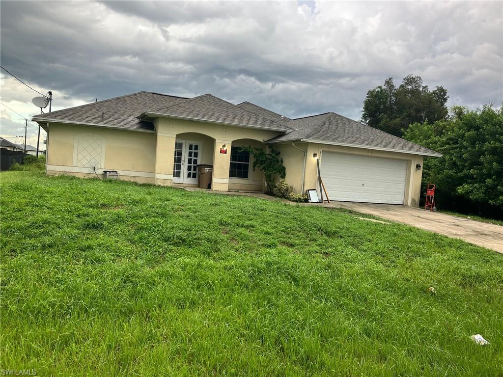 Residential Lease in LEHIGH ACRES