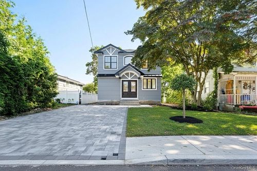 86 Moffitt Blvd, Islip, NY, 11751-2919 | Card Image