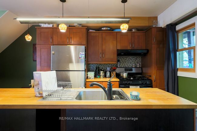 219 Kingston Rd, House attached with 3 bedrooms, 2 bathrooms and 2 parking in Toronto ON | Image 7