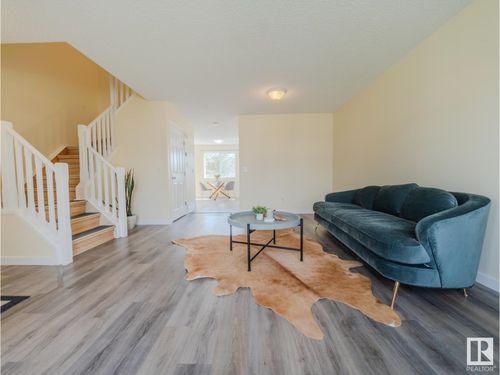 15013 135a St Nw, Edmonton, AB, T6V1N1 | Card Image