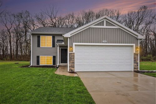 17803 Bluff Dr, Three Rivers, MI, 49093-8445 | Card Image