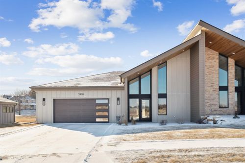 3910 Keagles Xing, Cedar Falls, IA, 50613-8341 | Card Image