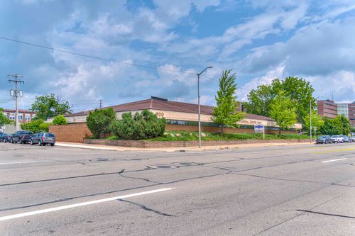 900 E Michigan Ave, Jackson, MI, 49201-2457 | Card Image
