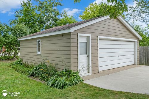 708 W 2nd St, Davison, MI, 48423-1370 | Card Image