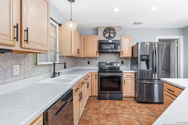 1687 Fir Cir, House other with 4 bedrooms, 3 bathrooms and null parking in Schertz TX | Image 16