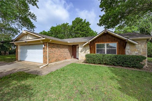 1028 S Idlewild Dr, Sherman, TX, 75090-8326 | Card Image