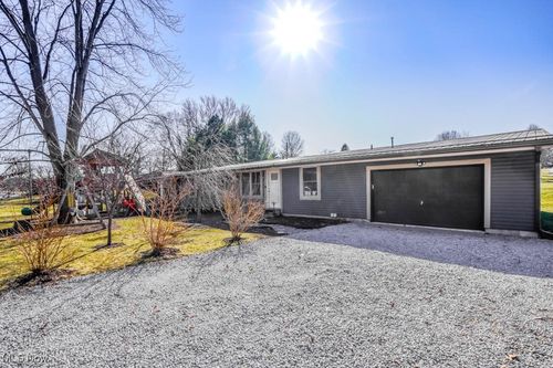549 Mohican St Ne, Brewster, OH, 44613-1131 | Card Image