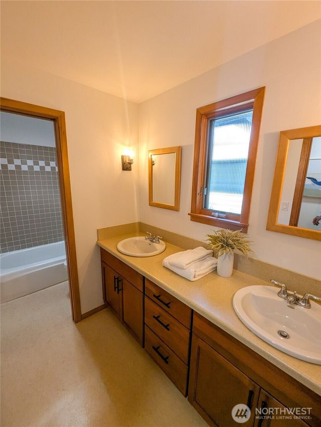 9233 Se 59 Th St, House other with 4 bedrooms, 3 bathrooms and null parking in Mercer Island WA | Image 19