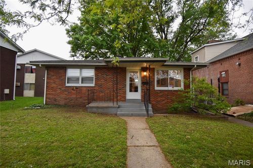1304 Main St, Highland, IL, 62249-1653 | Card Image