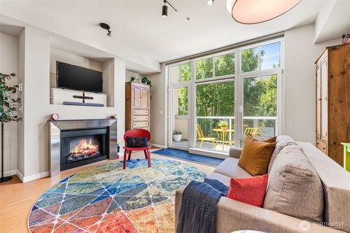 206-17 W Mercer St, Seattle, WA, 98119-5910 | Card Image