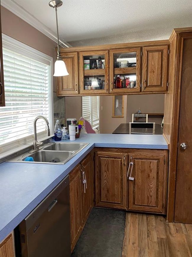 Kitchen Front Window & S/S Double Sinks & Pass-through to Dining | Image 9