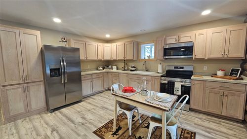 11045 Stemple Pass Rd, Lincoln, MT, 59639 | Card Image