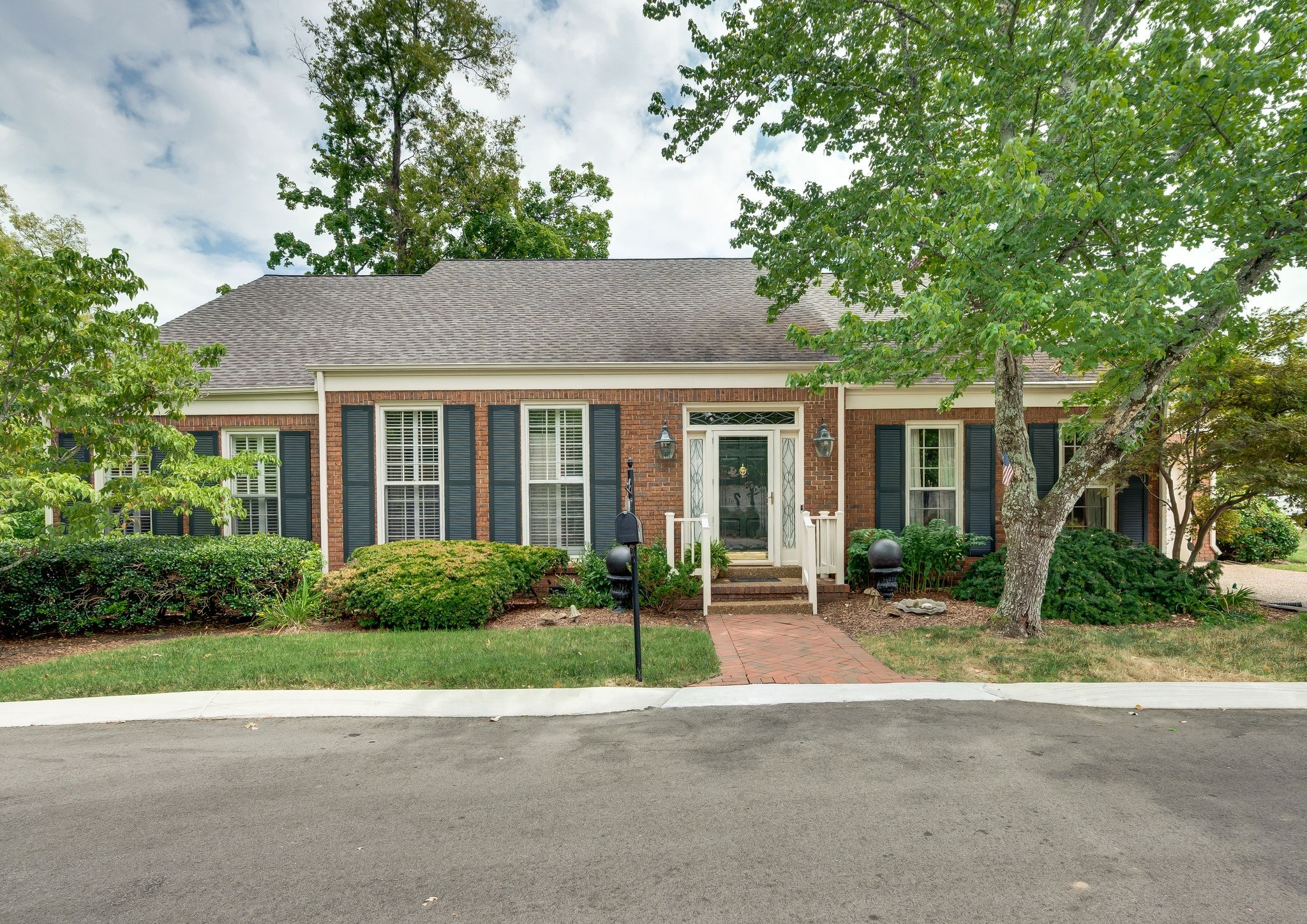 Redbud Dr, Nashville, TN 37215