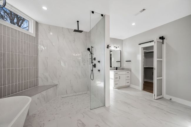 Primary Bathroom | Image 32