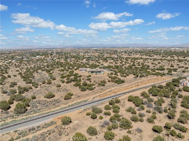 8650 Verbena Rd, House other with 4 bedrooms, 4 bathrooms and 7 parking in Oak Hills CA | Image 18