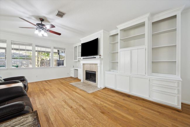 1811 Oakbrook Cir, House other with 4 bedrooms, 3 bathrooms and 2 parking in Pearland TX | Image 9