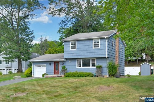 665 Calvin St, Twp Washingtn, NJ, 07676-4026 | Card Image