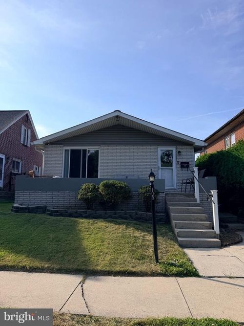 105 W Areba Ave, HERSHEY, PA, 17033-1504 | Card Image