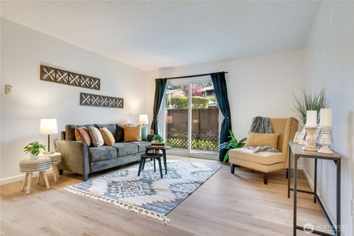 q106-1505 N Defiance St, Tacoma, WA, 98406-2421 | Card Image