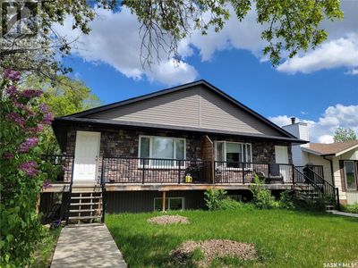 628 Saskatchewan Ave, Home with 6 bedrooms, 2 bathrooms and null parking in Kerrobert SK | Image 1