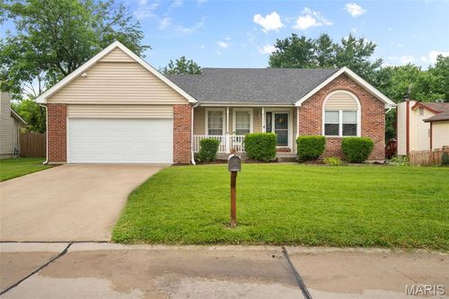 3016 Country Knoll Dr, Saint Charles, MO, 63303-6369 | Card Image