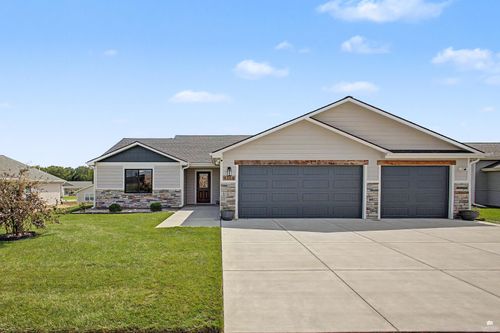 9168 Dave Dr, Manhattan, KS, 66502-3933 | Card Image