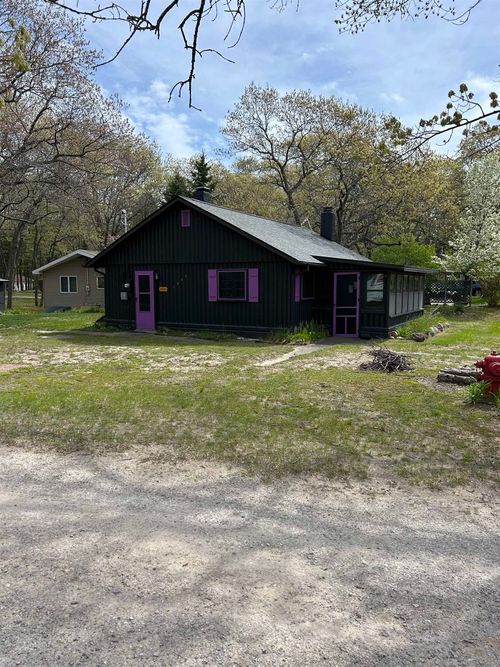 1045 S 11th St, Au Gres, MI, 48703-9558 | Card Image