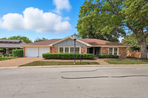 700 Putter Dr, Fort Worth, TX, 76112-1040 | Card Image