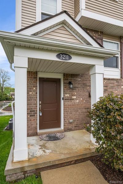 3211 Johanna Ware W, Condo with 2 bedrooms, 2 bathrooms and null parking in Wixom MI | Image 2