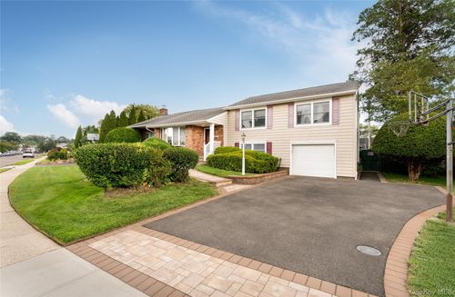 11 Eaton Rd, Syosset, NY, 11791-6510 | Card Image