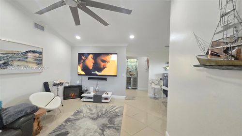 9600 15th Ct, Pembroke Pines, FL, 33024-4447 | Card Image