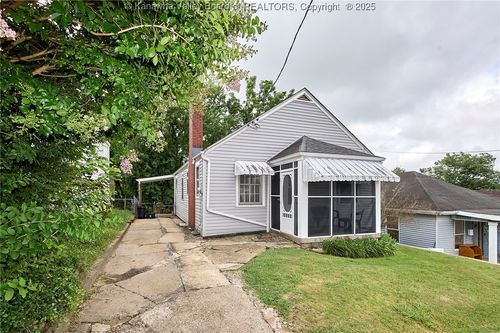 880 Anaconda Ave, Charleston, WV, 25302-3147 | Card Image
