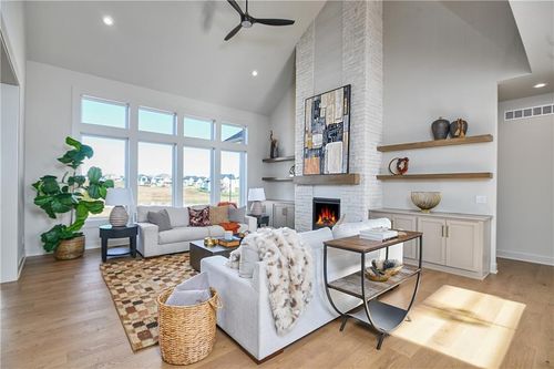 6039 Apache Dr, Shawnee, KS, 66226-2726 | Card Image