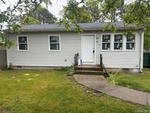 849 Walker Avenue, Brookhaven, NY, 11713 | Card Image