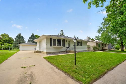 915 16 1/4 St Se, Rochester, MN, 55904-5457 | Card Image