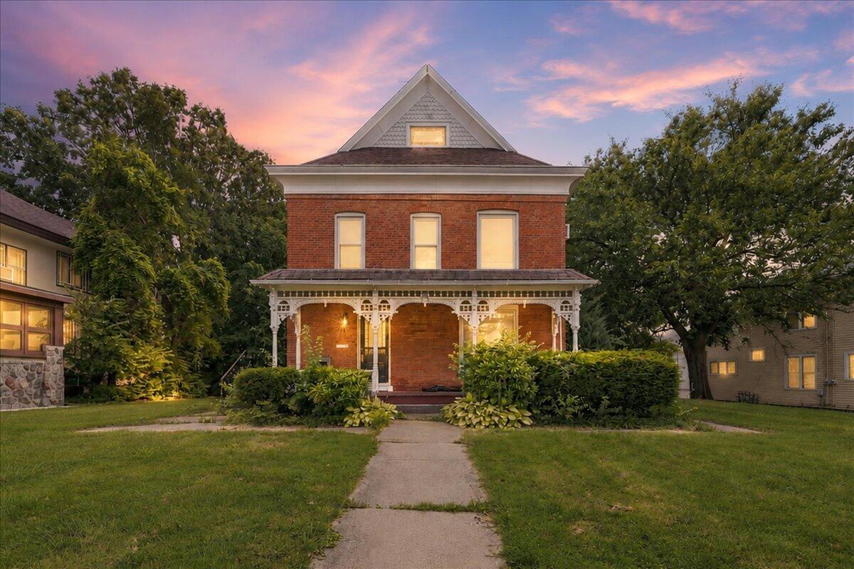 306 Jefferson St, Valparaiso, IN 46383
