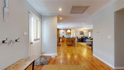 386 Mill Rd, Westhampton, NY, 11977-1208 | Card Image