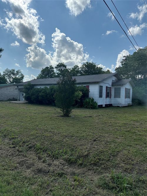202 W Rowena St, Rosebud, TX, 76570-3428 | Card Image