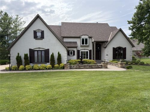 5502 Spinnaker Pt, Parkville, MO, 64152-6105 | Card Image